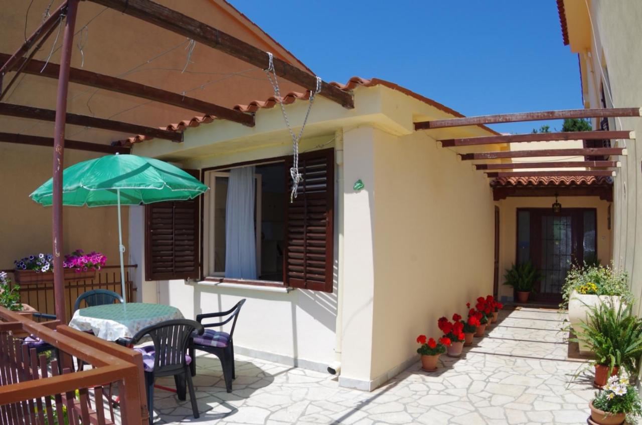 Holiday Apartments Ruzica, Pjescana Uvala Bagian luar foto